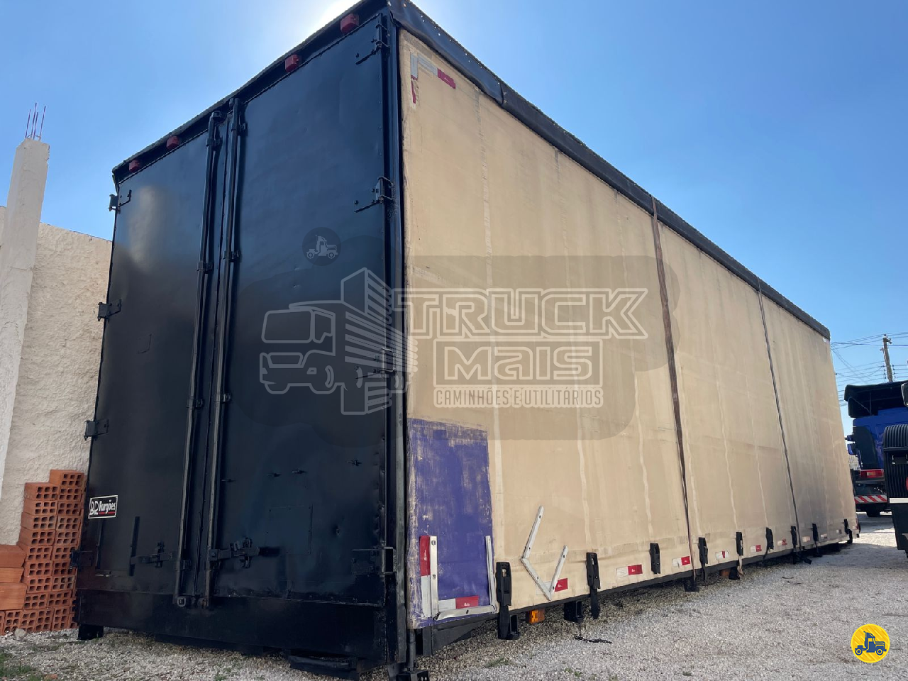 CARROCERIA SOBRE CHASSI  TRUCK BAU SIDER Truck Mais Caminhões e Utilitários CURITIBA PARANÁ PR